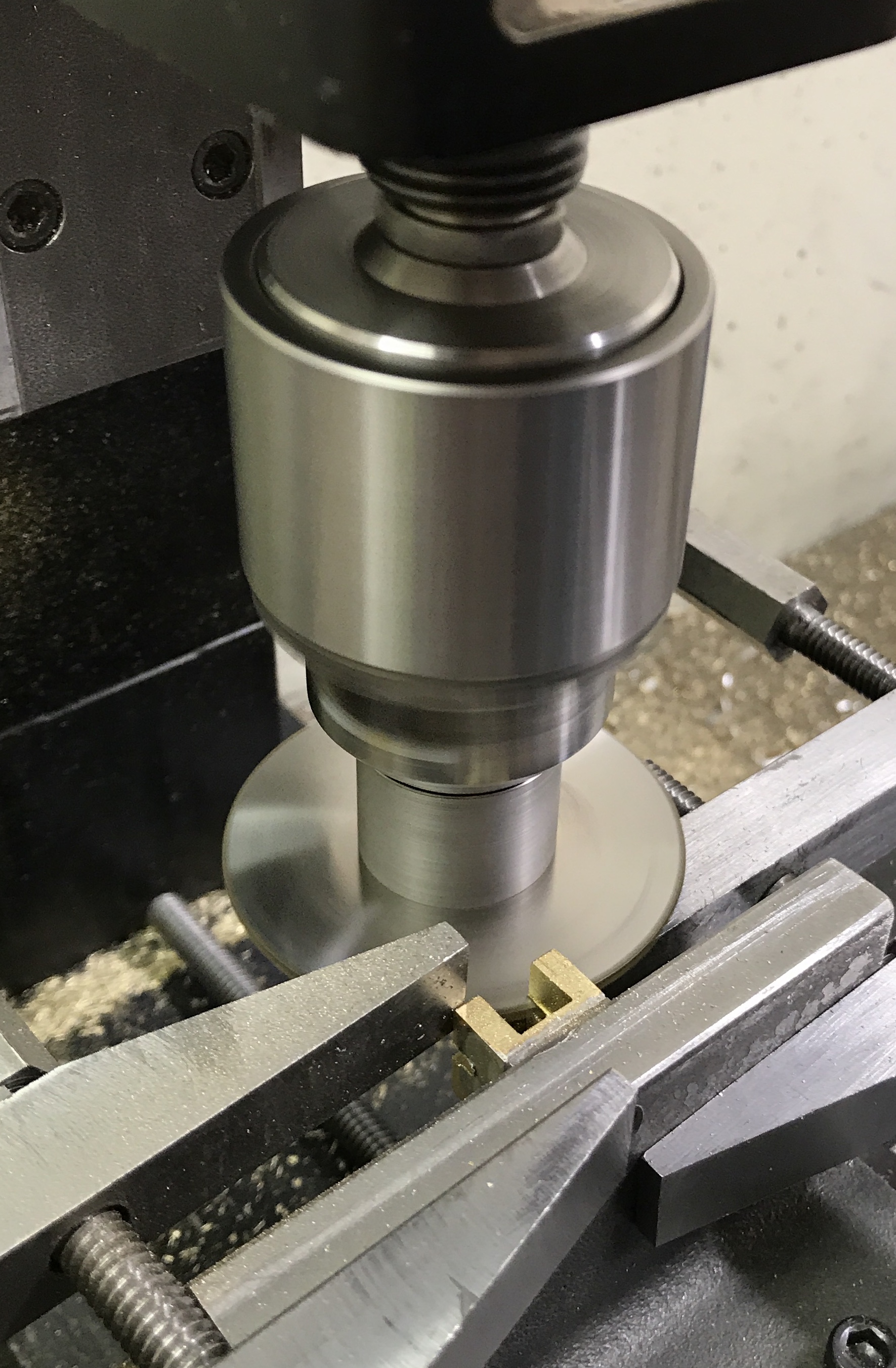 The valve setup for cutting the small slot